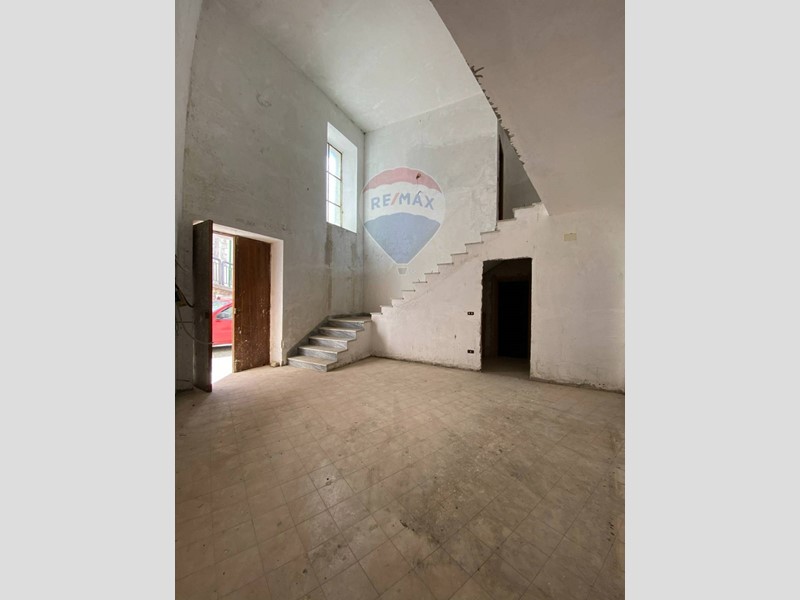 Casa Indipendente in Vendita a Colli a Volturno, 75'000€, 400 m²