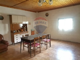 Rustico in Vendita a Barrea, 125'000&euro;, 300 m²