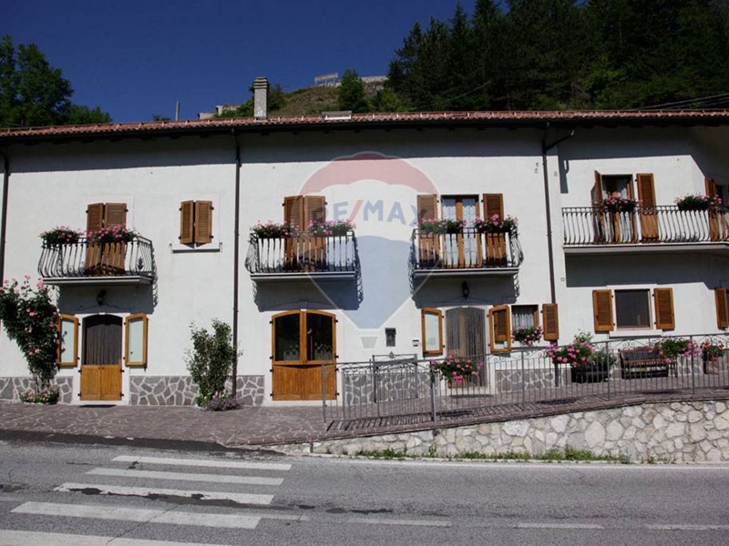 Appartamento in Vendita a Opi, 420'000€, 4000 m²