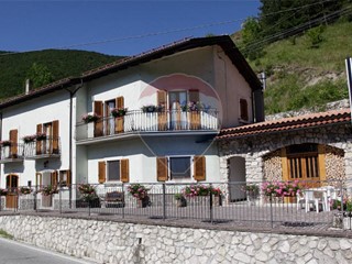 Appartamento in Vendita a Opi, 420'000€, 4000 m²