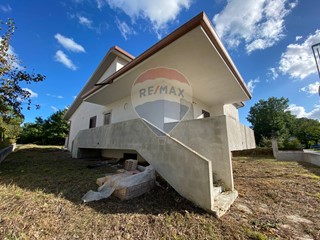 Villa in Vendita a Rocchetta a Volturno, 165'000€, 270 m²