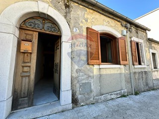 Casa Indipendente in Vendita a Colli a Volturno, 48'000€, 163 m²