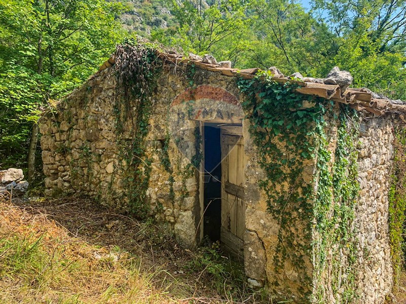 Rustico in Vendita a Rocchetta a Volturno, 23'000€, 70 m²