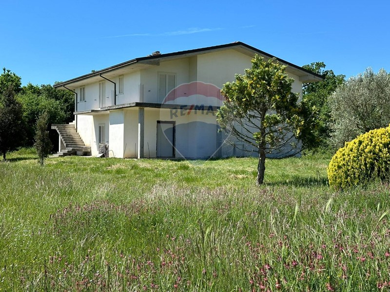 Casa Indipendente in Vendita a Rocchetta a Volturno, 125'000€, 300 m²