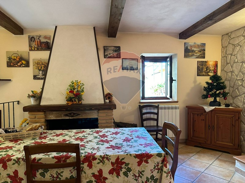 Casa Semi Indipendente in Vendita a Scapoli, 85'000€, 73 m²