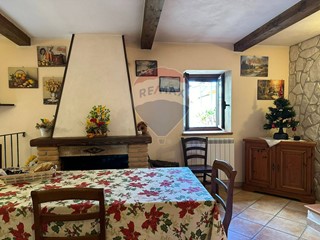 Casa Semi Indipendente in Vendita a Scapoli, 85'000€, 73 m²