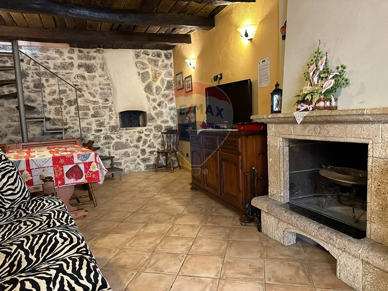 Casa Semi Indipendente in Vendita a Scapoli, 65'000€, 53 m²