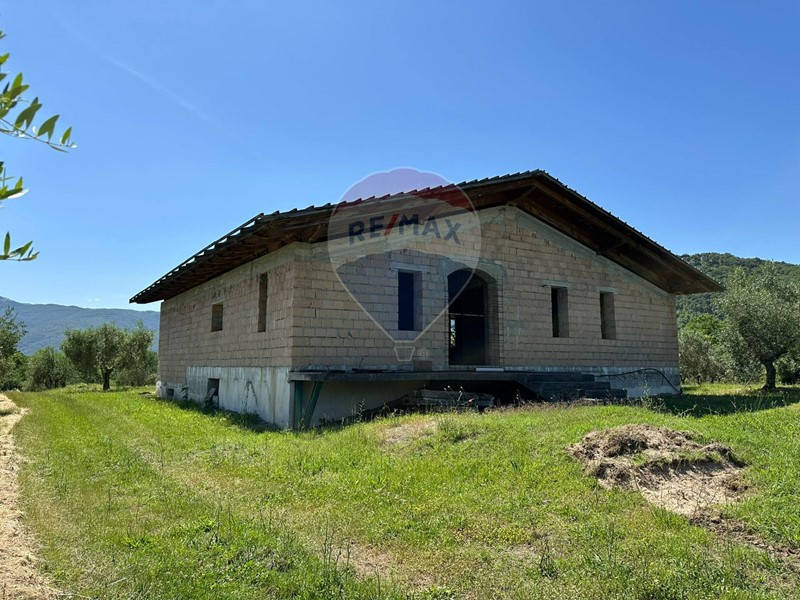 Casa Indipendente in Vendita a Montaquila, 112'000€, 145 m²