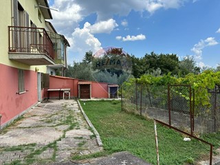 Casa Indipendente in Vendita a Scapoli, 60'000€, 210 m²