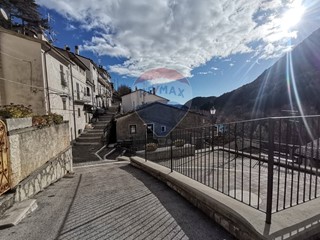 Trilocale in Vendita a Villetta Barrea, 69'000€, 67 m²