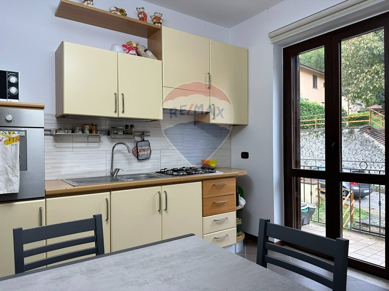 Quadrilocale in Vendita a Rocchetta a Volturno, 68'000€, 53 m²