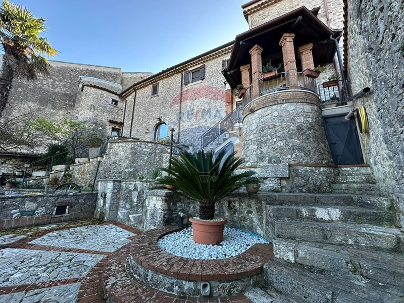 Casa Semi Indipendente in Vendita a Montaquila, 100'000€, 157 m²