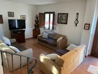 Villetta a schiera in Vendita a Rocchetta a Volturno, 170'000€, 177 m²