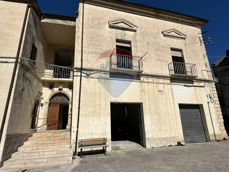Casa Semi Indipendente in Vendita a Colli a Volturno, 80'000€, 295 m²