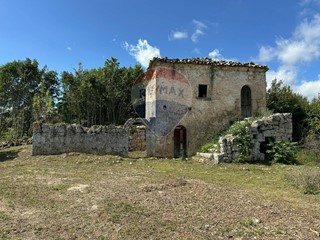 Rustico in Vendita a Rocchetta a Volturno, 95'000€, 93 m²