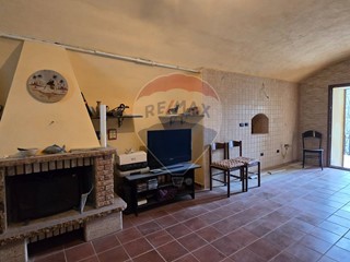 Appartamento in Vendita a Palena, 80'000€, 165 m²