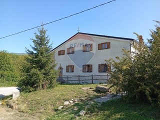 Villa in Vendita a Castel di Sangro, 490'000€, 288 m²