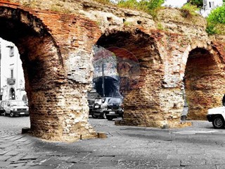 Quadrilocale in Vendita a Napoli, 175'000€, 90 m²