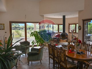 Villa in Vendita a Sulmona, 500 m²