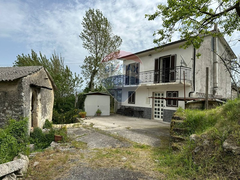 Casa Indipendente in Vendita a Scapoli, 45'000€, 106 m²