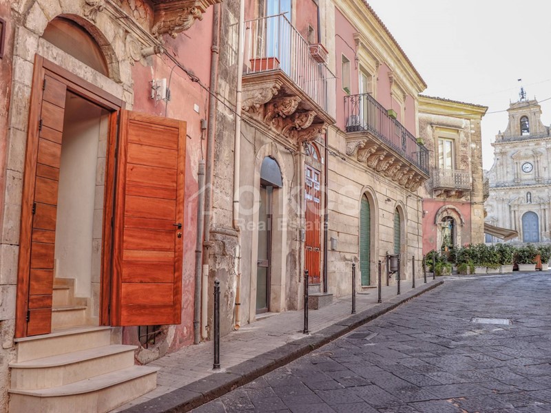 Casa Indipendente in Vendita a Palazzolo Acreide, 250'000€, 140 m²