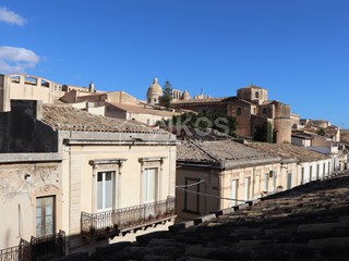 Casa Indipendente in Vendita a Noto, 390'000€, 280 m²
