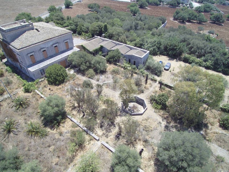 Villa in Vendita a Modica, 980'000€, 1400 m²