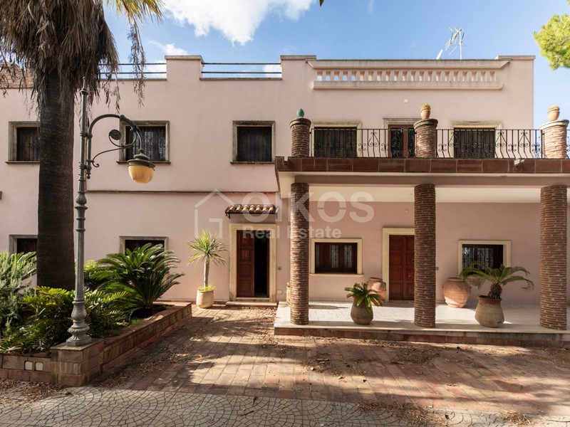 Villa in Vendita a Siracusa, 780'000&euro;, 223 m²