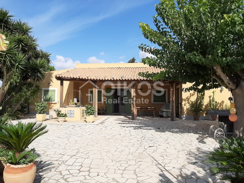 Villa in Vendita a Noto, 185'000€, 119 m²