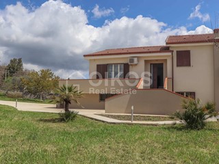 Villa in Vendita a Palazzolo Acreide, 300'000€, 270 m²