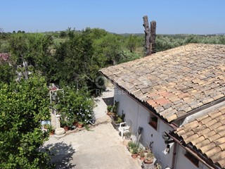 Villa in Vendita a Noto, 330'000€, 222 m²