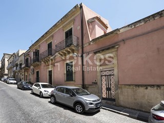 Casa Indipendente in Vendita a Noto, 800'000€, 370 m²