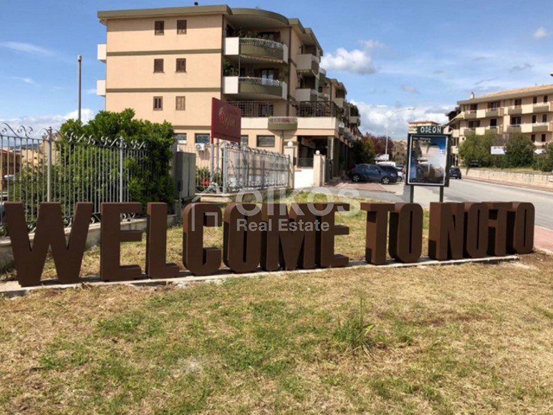 Negozio in Vendita a Noto, 110 m²