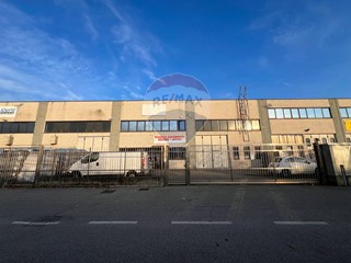 Capannone in Vendita a Gessate, 590'000€, 820 m²
