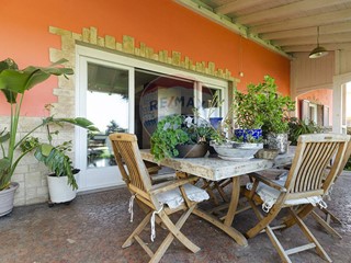 Villa in Vendita a Brugherio, 595'000€, 183 m²