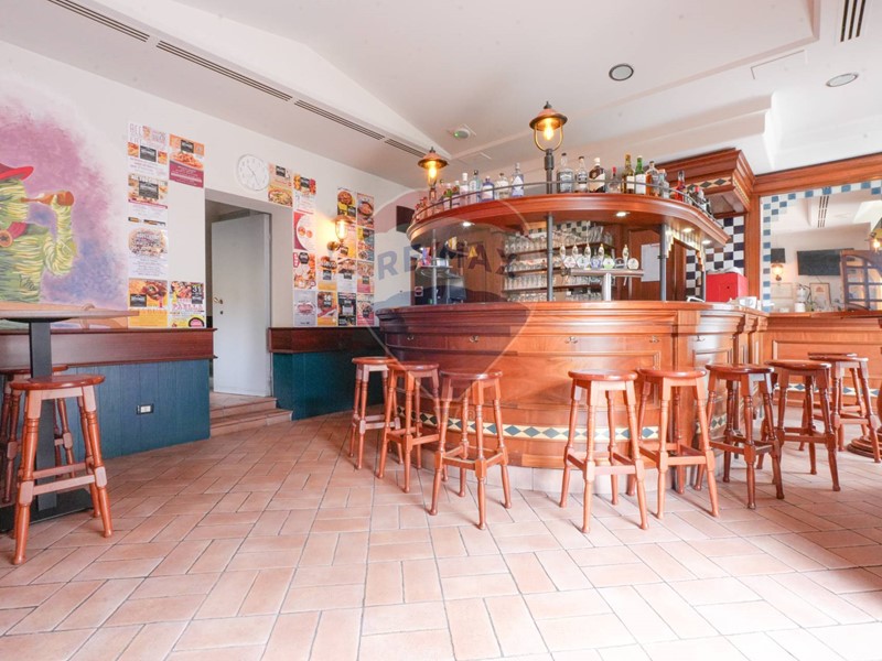 Immobile commerciale in Vendita a Monza, 270'000€, 140 m²