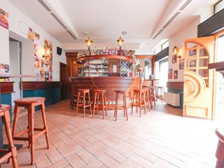 Immobile commerciale in Vendita a Monza, 270'000€, 140 m²