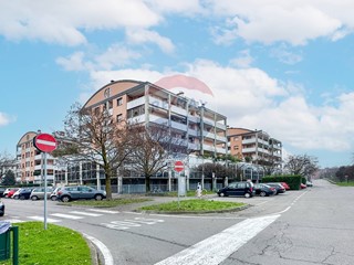 Ufficio in Vendita a Cologno Monzese, 390'000€, 242 m²