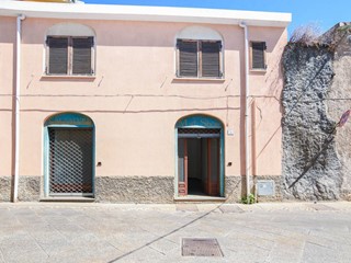 Negozio in Vendita a Nuoro, 60'000€, 44 m²