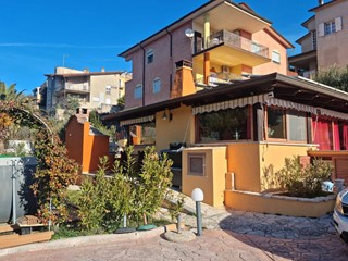 Casa Semi Indipendente in Vendita a Ozieri, 480'000€, 350 m²