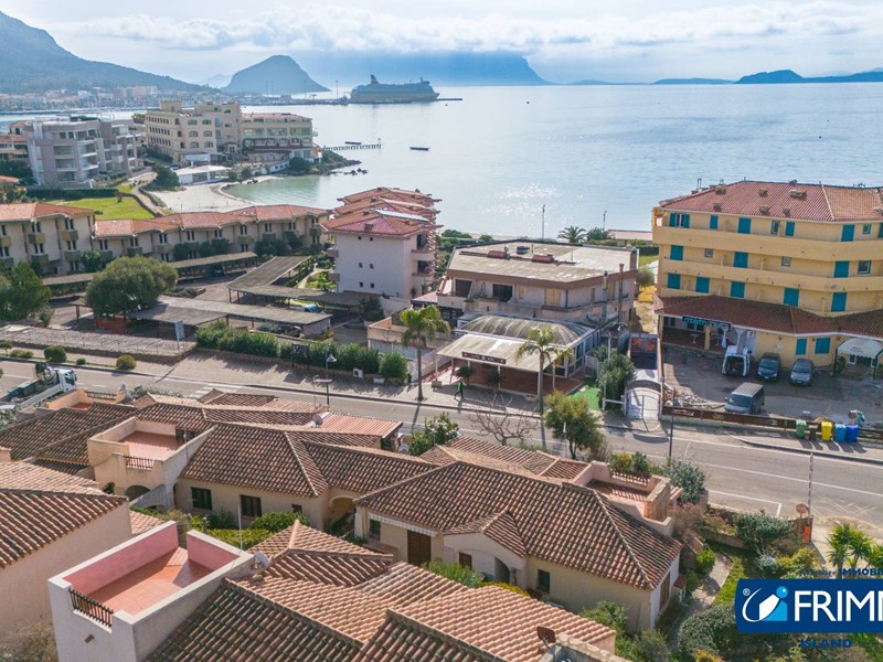 Immobile commerciale in Vendita a Golfo Aranci, 275'000€, 110 m²