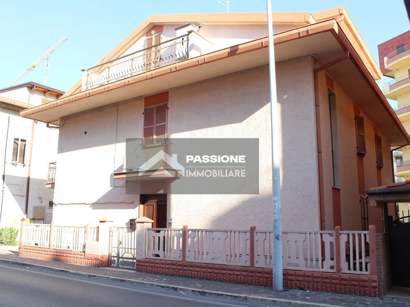 Casa Indipendente in Vendita a Alba Adriatica, 530'000€, 476 m²