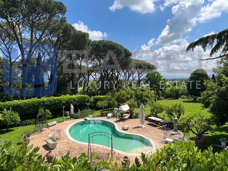 Villa in Vendita a Roma, 567 m²