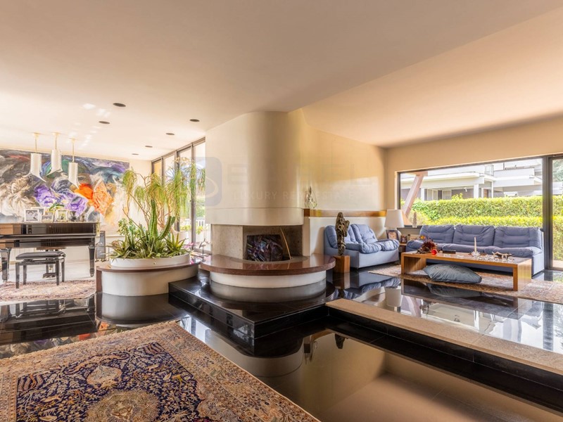 Villa in Vendita a Roma, 990'000&euro;, 550 m²