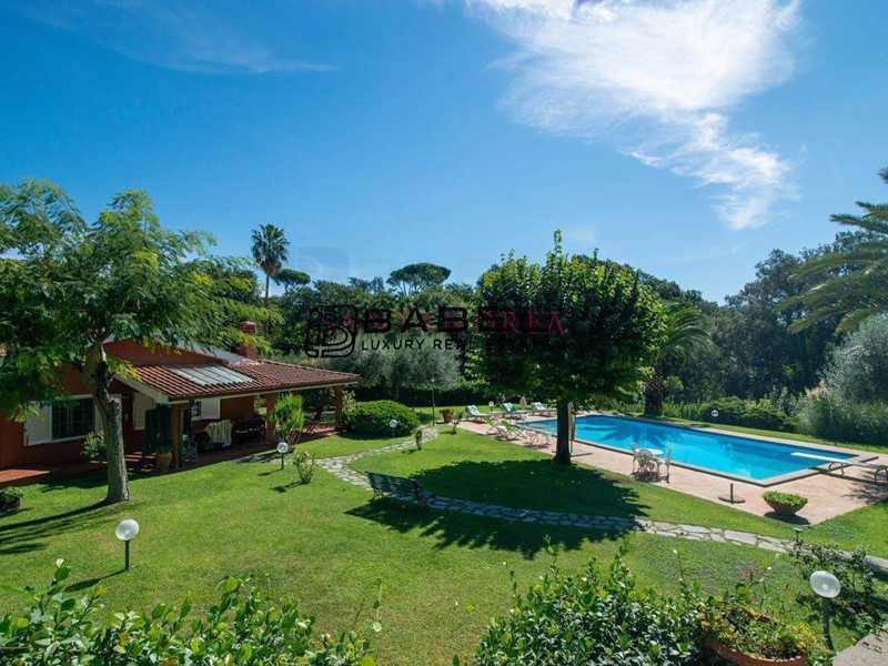 Villa in Vendita a Riano, 990'000€, 370 m²