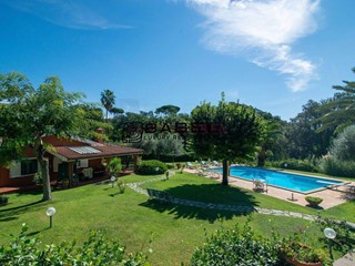 Villa in Vendita a Riano, 990'000€, 370 m²