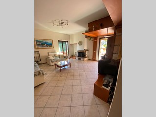 Quadrilocale in Vendita a Morlupo, 260'000&euro;, 140 m²