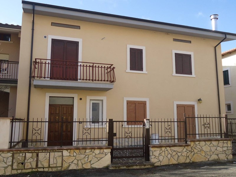 Casa Indipendente in Vendita a Prata d'Ansidonia, 110'000&euro;, 150 m²