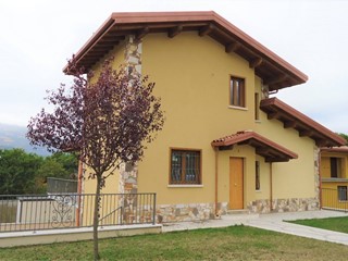 Villa in Vendita a Pizzoli, 290'000&euro;, 180 m²