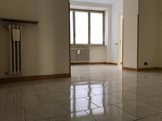 Ufficio in Affitto a L'Aquila, 650€, 70 m²